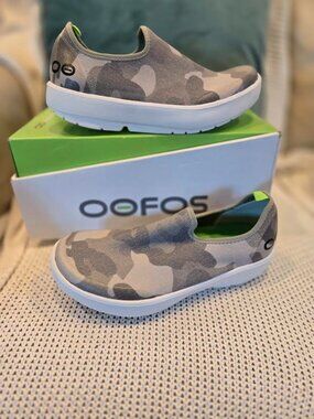 OOFOS OOmg Low eeZee Women's Green Camo Size 7.5